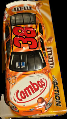 Elliott Sadler #38 Combos 2005 Ford Taurus 1:24 Action Diecast 1/1524 Nascar